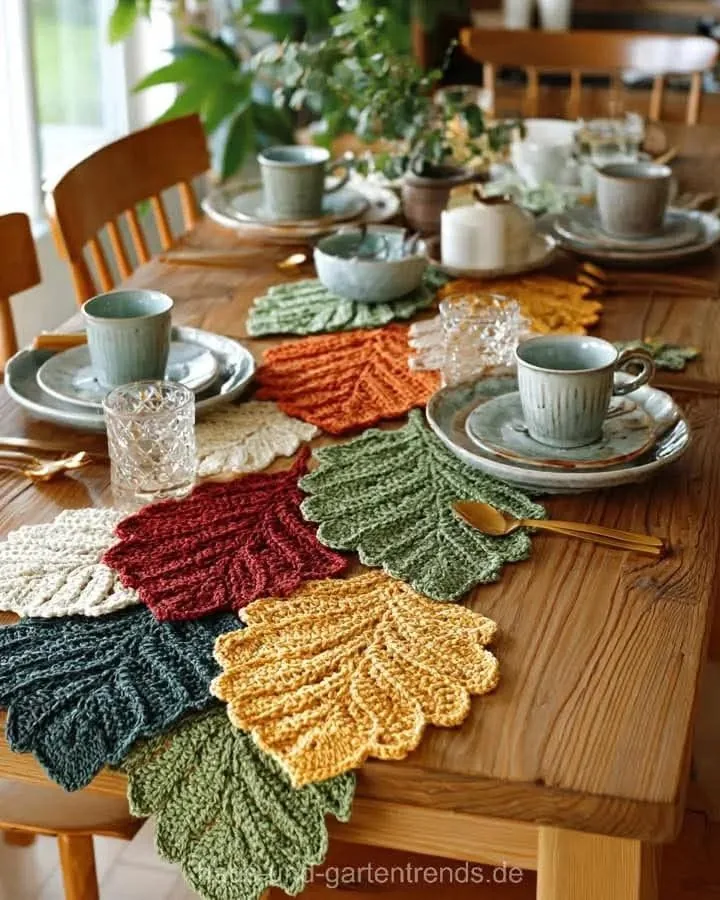 Autumn Fan-Leaf Table Mat in rust, gold, sage and cream