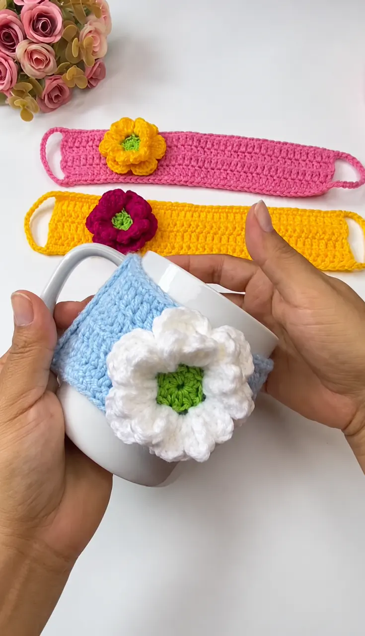 Flower-Trim Mug Handle Band in pink, yellow, blue, white and green